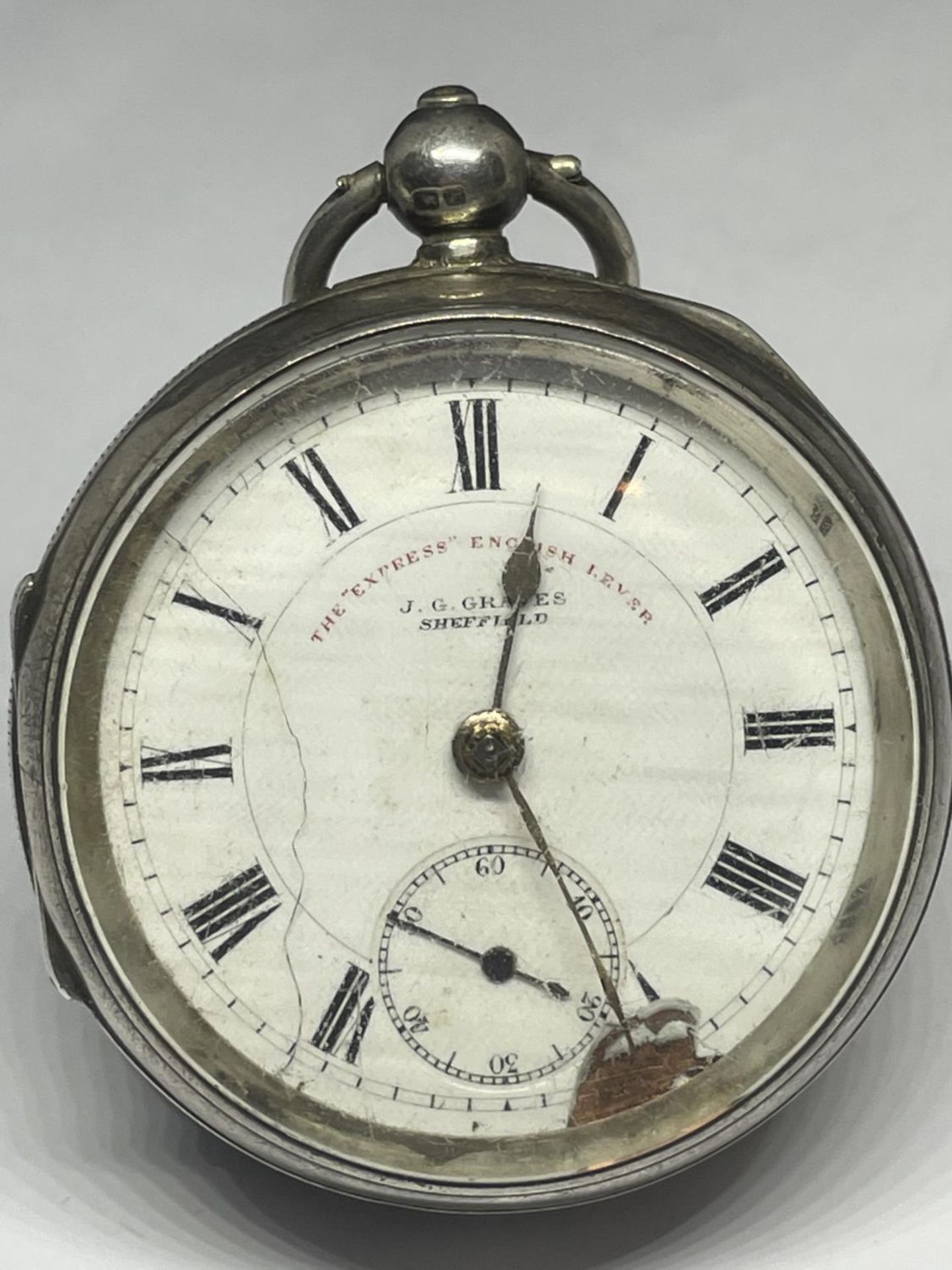 A HALLMARKED CHESTER SILVER POCKET WATCH FOR SPARES OR REPAIR