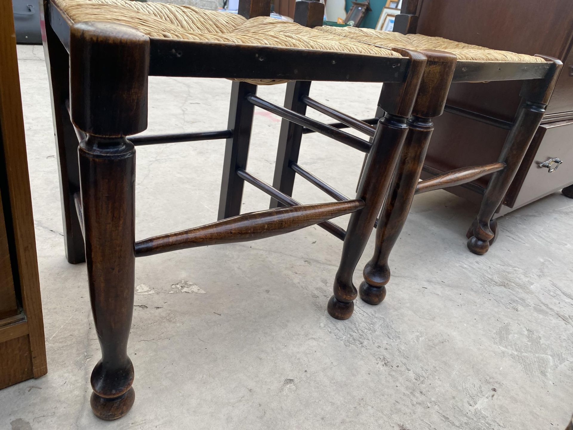 A PAIR OF ELM AND BEECH LADDERBACK DINING CHAIRS WITH RUSH SEATS - Image 3 of 4