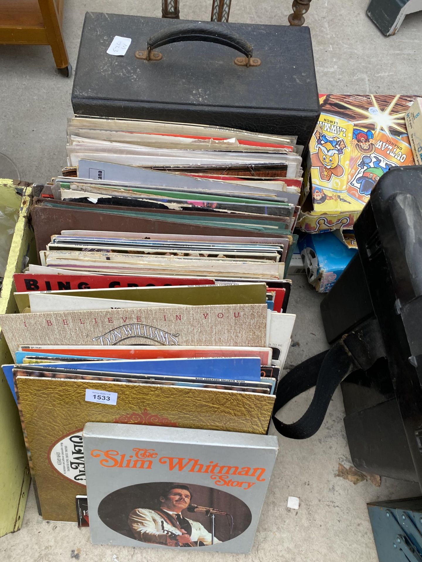 A LARGE ASSORTMENT OF VINTAGE LP RECORDS - Image 2 of 3