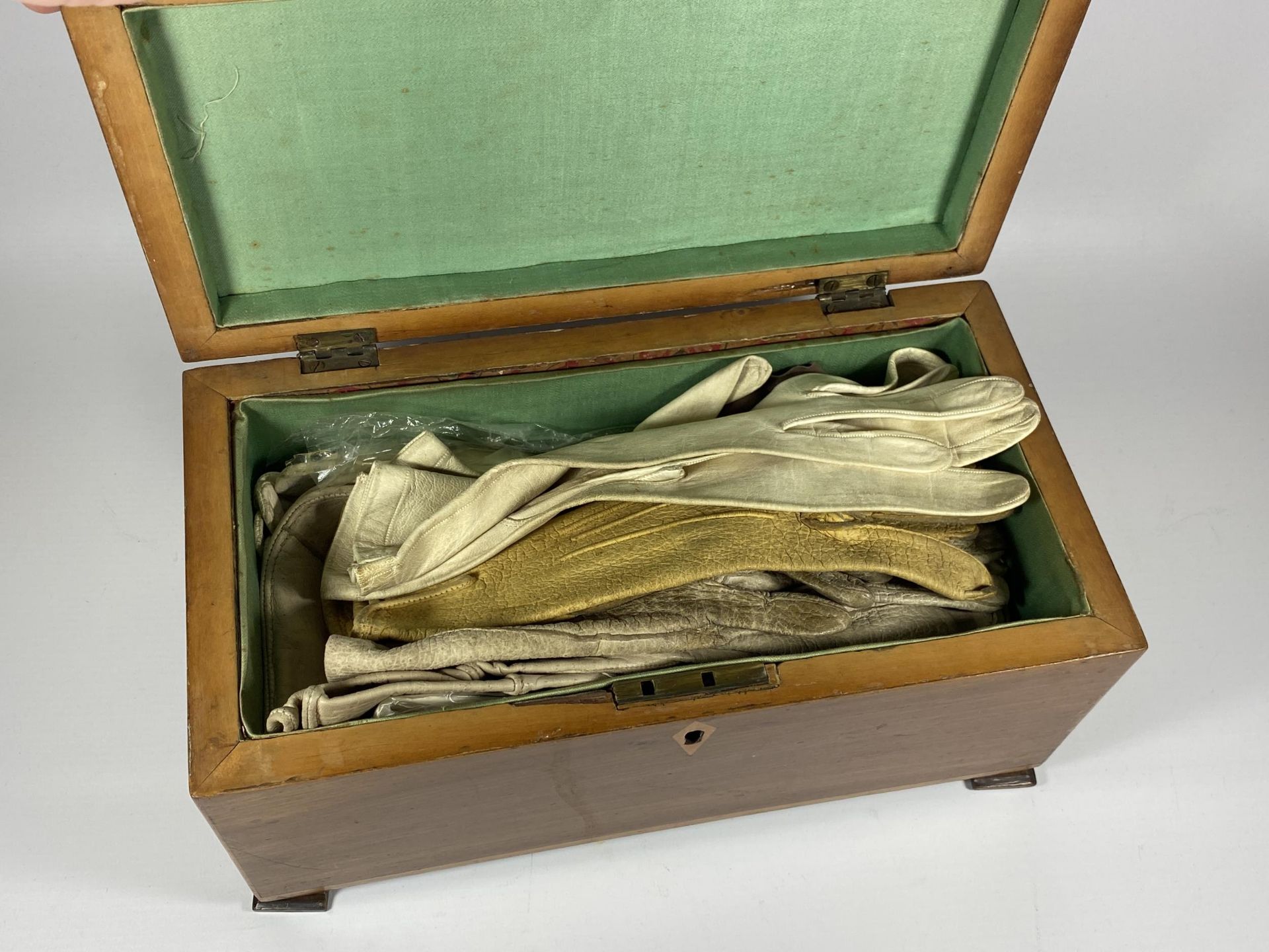 A 19TH CENTURY SATINWOOD TEA CADDY TOGETHER WITH ASSORTED VINTAGE LEATHER GLOVES, HEIGHT 15CM - Image 3 of 3