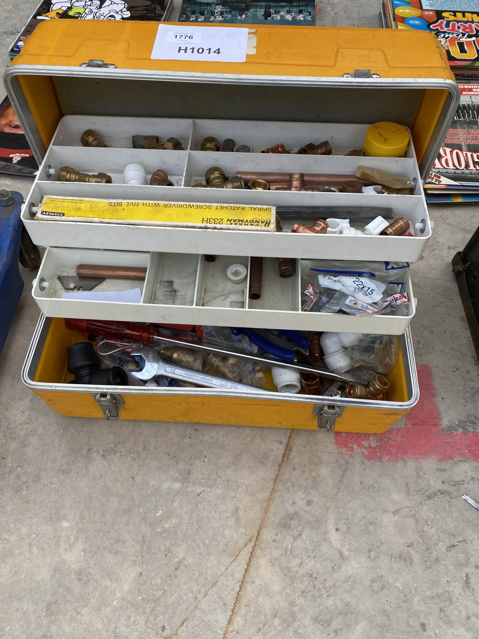 A PLASTIC TOOL BOX CONTAINING A NUMBER OF BRASS AND COPPER PIPE FITTINGS