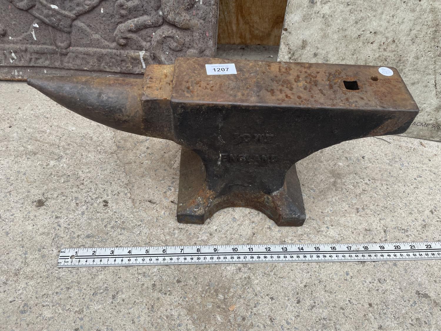 A SMALL BLACKSMITHS ANVIL STAMPED ENGLAND (L:48CM) - Image 2 of 5