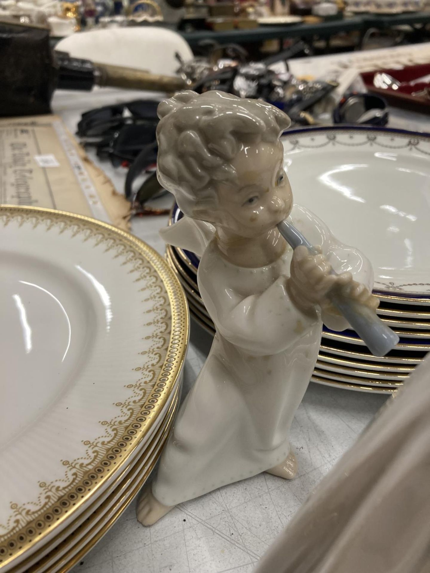 A QUANTITY OF ITEMS TO INCLUDE ROYAL WORCESTER 'CONTESSA' PLATES, PARAGON 'ATHENA' PLATES, TWO - Image 2 of 7