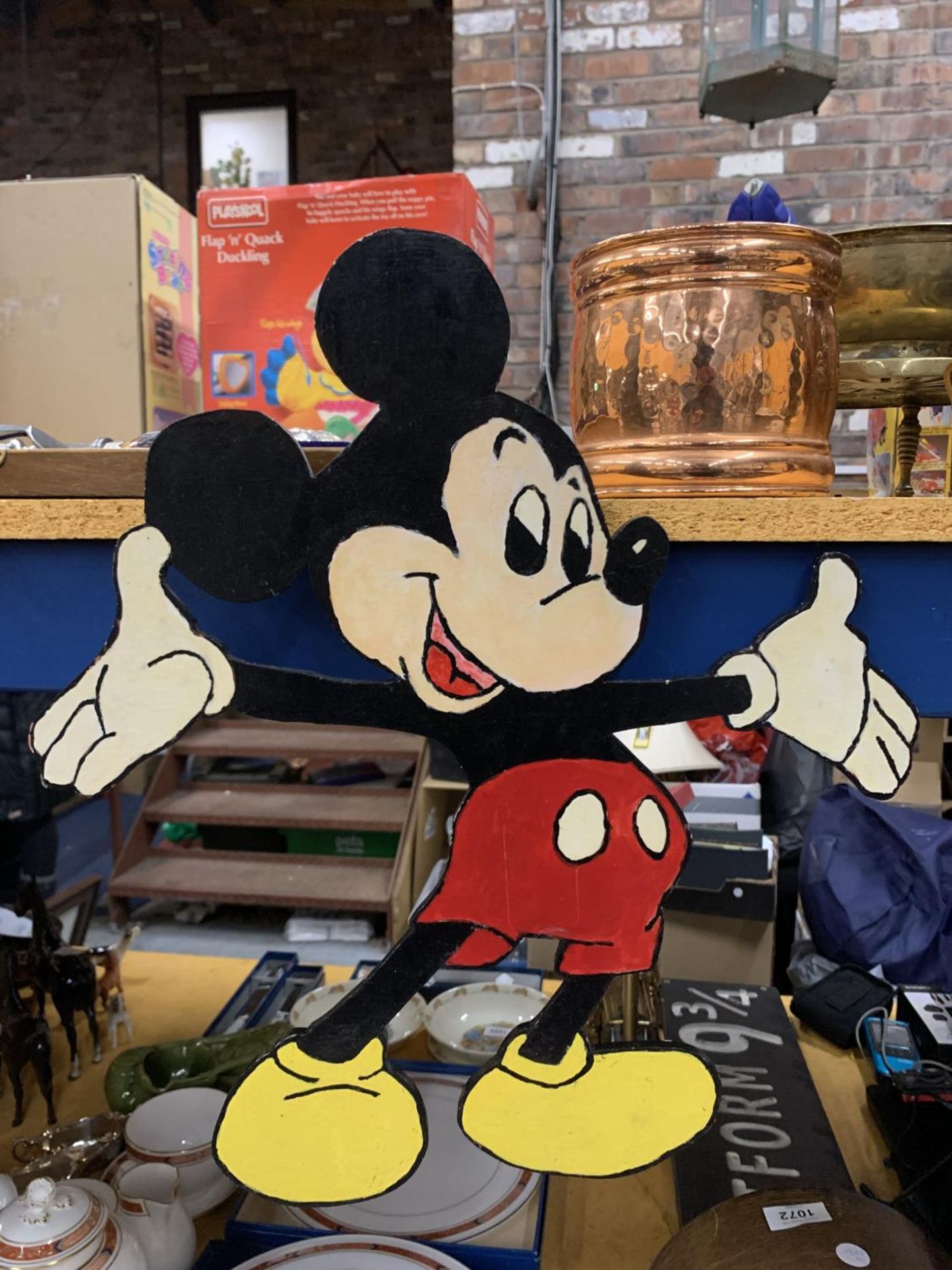 A MICKEY AND MINNIE MOUSE WOODEN WALL HANGINGS - Image 2 of 3
