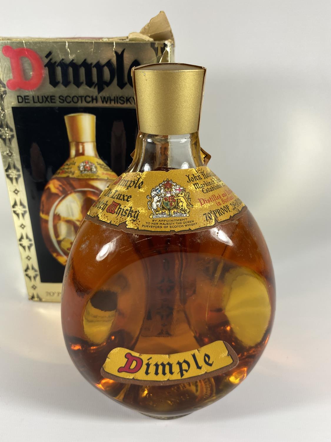 A BOXED DIMPLE DE LUXE SCOTCH WHISKY 70 PROOF 26 2/3 FL.OZS. PROCEEDS TO BE DONATED TO EAST CHESHIRE - Image 2 of 3