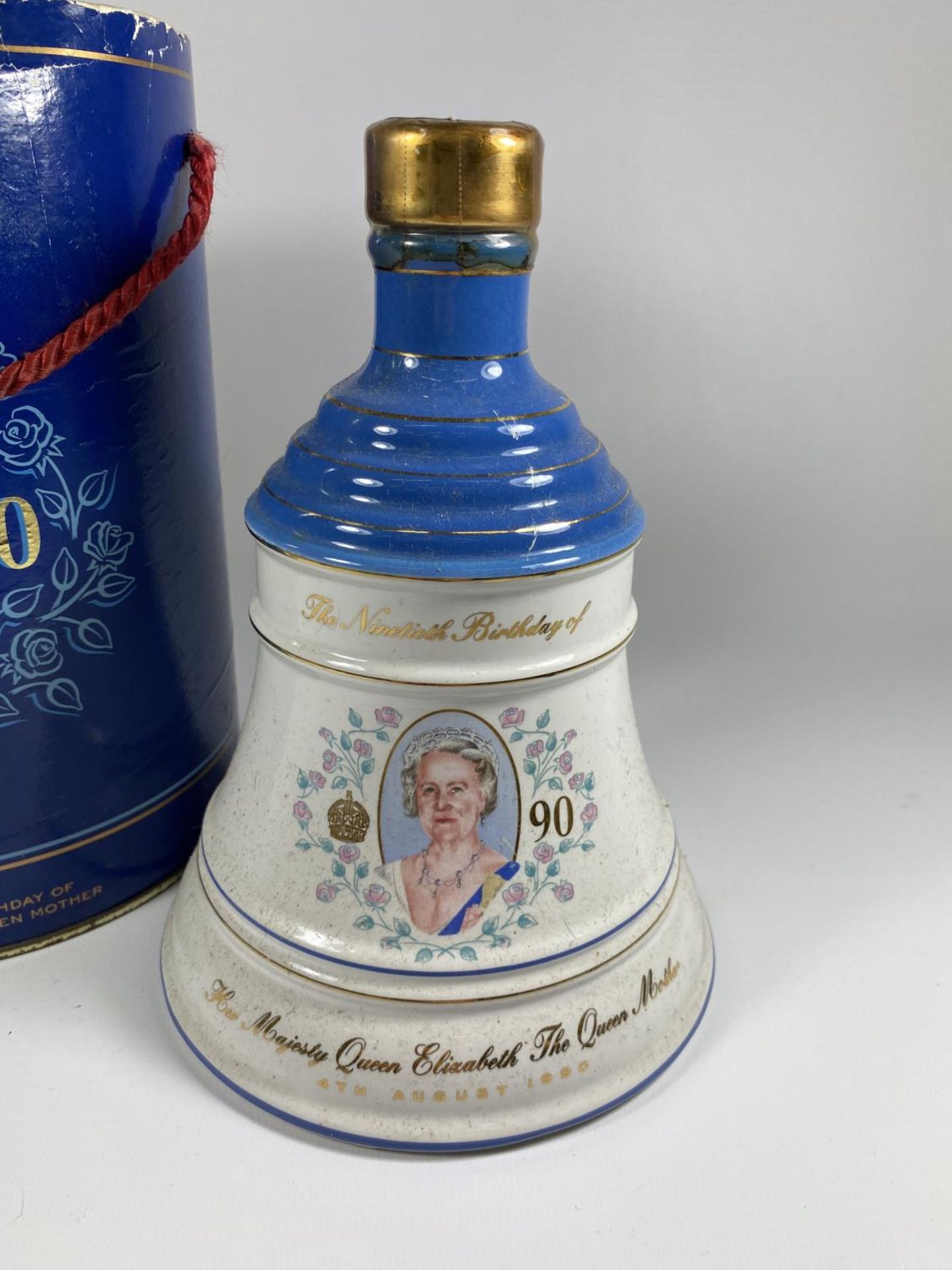 1 X BOXED BOTTLE - BELL'S 1990 QUEEN MOTHER WHISKY (NO BOX LID) - Image 2 of 3