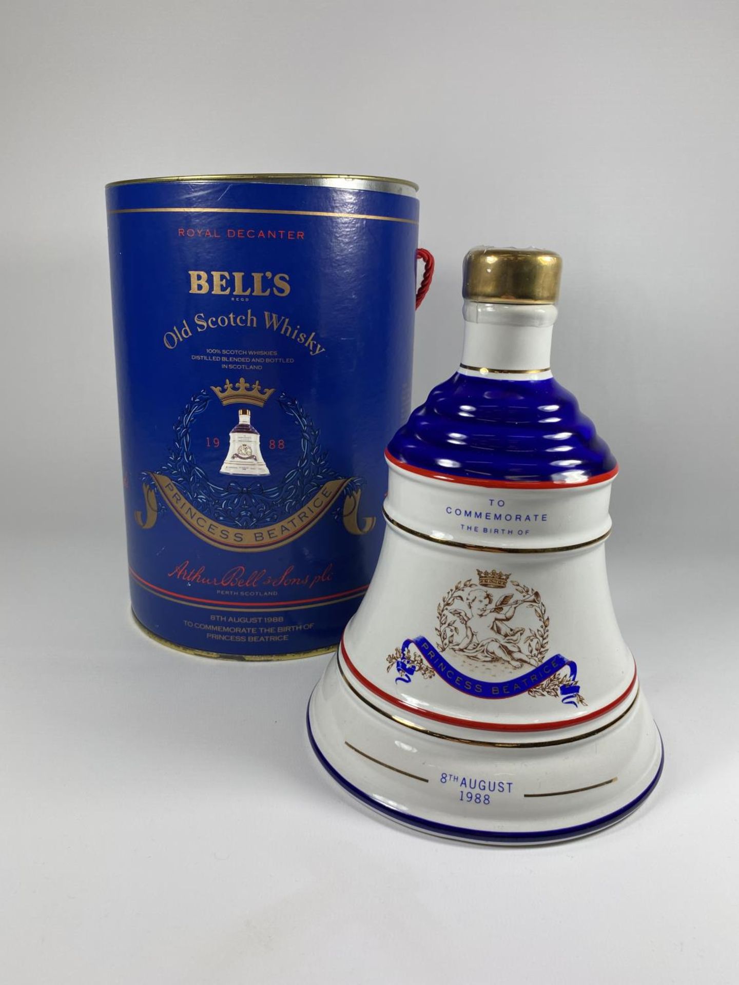 1 X BOXED BOTTLE - BELL'S OLD SCOTCH WHISKY 1988 PRINCESS BEATRICE ROYAL DECANTER WHISKY