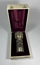 A BOXED 1976 AURUM HALLMARKED SILVER LIMITED EDITION COMMEMORATIVE CUP, WEIGHT 327G