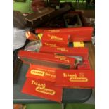 A LARGE QUANTITY OF BOXED AND UNBOXED TRIANG HORNBY RAILWAY ITEMS TO INCLUDE AN ENGINE, CARRIAGES,