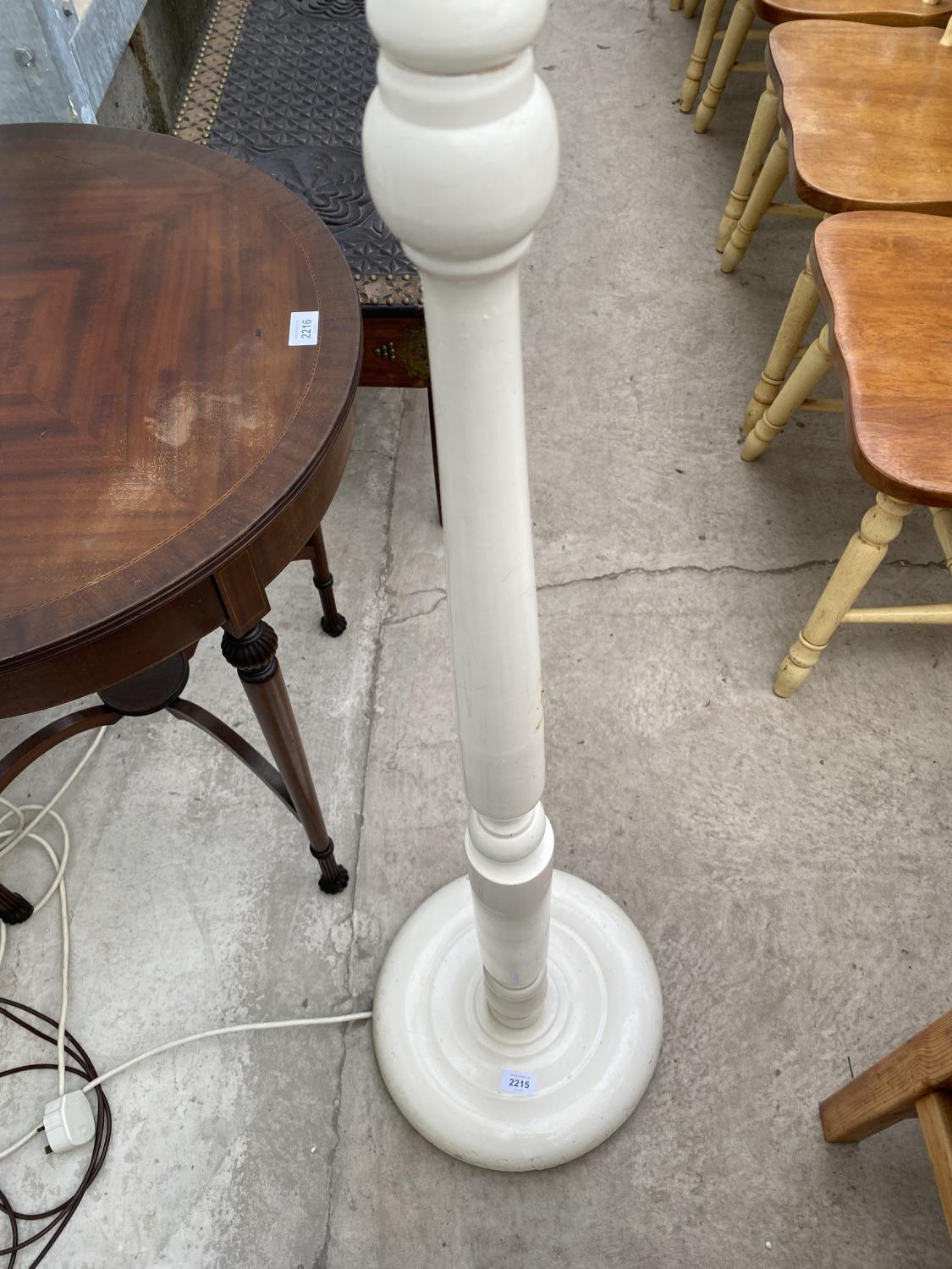 A WHITE PAINTED STANDARD LAMP WITH TURNED COLUMN - Image 3 of 3