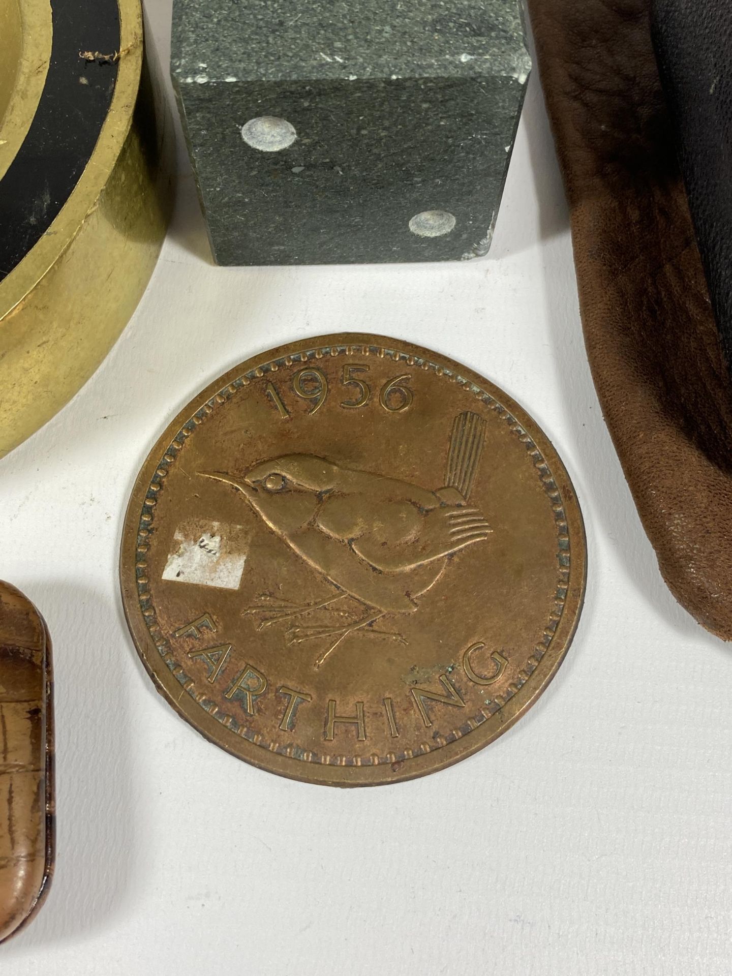 A MIXED GROUP OF COLLECTABLES TO INCLUDE BRASS ASHTRAY, DICE MODEL PAPERWEIGHT, LARGE 1956 - Image 2 of 3