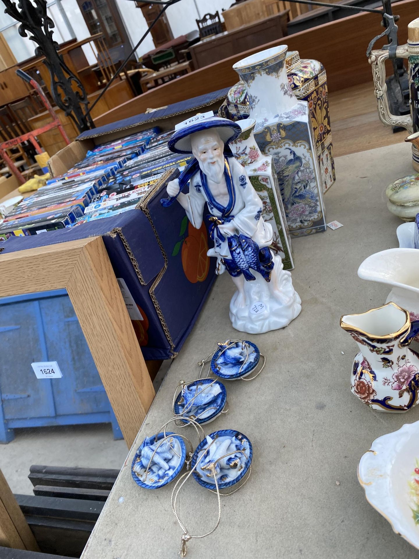 AN ASSORTMENT OF ORIENTAL STYLE CERAMIC ITEMS TO INCLUDE VASES AND A MALE FIGURE ETC