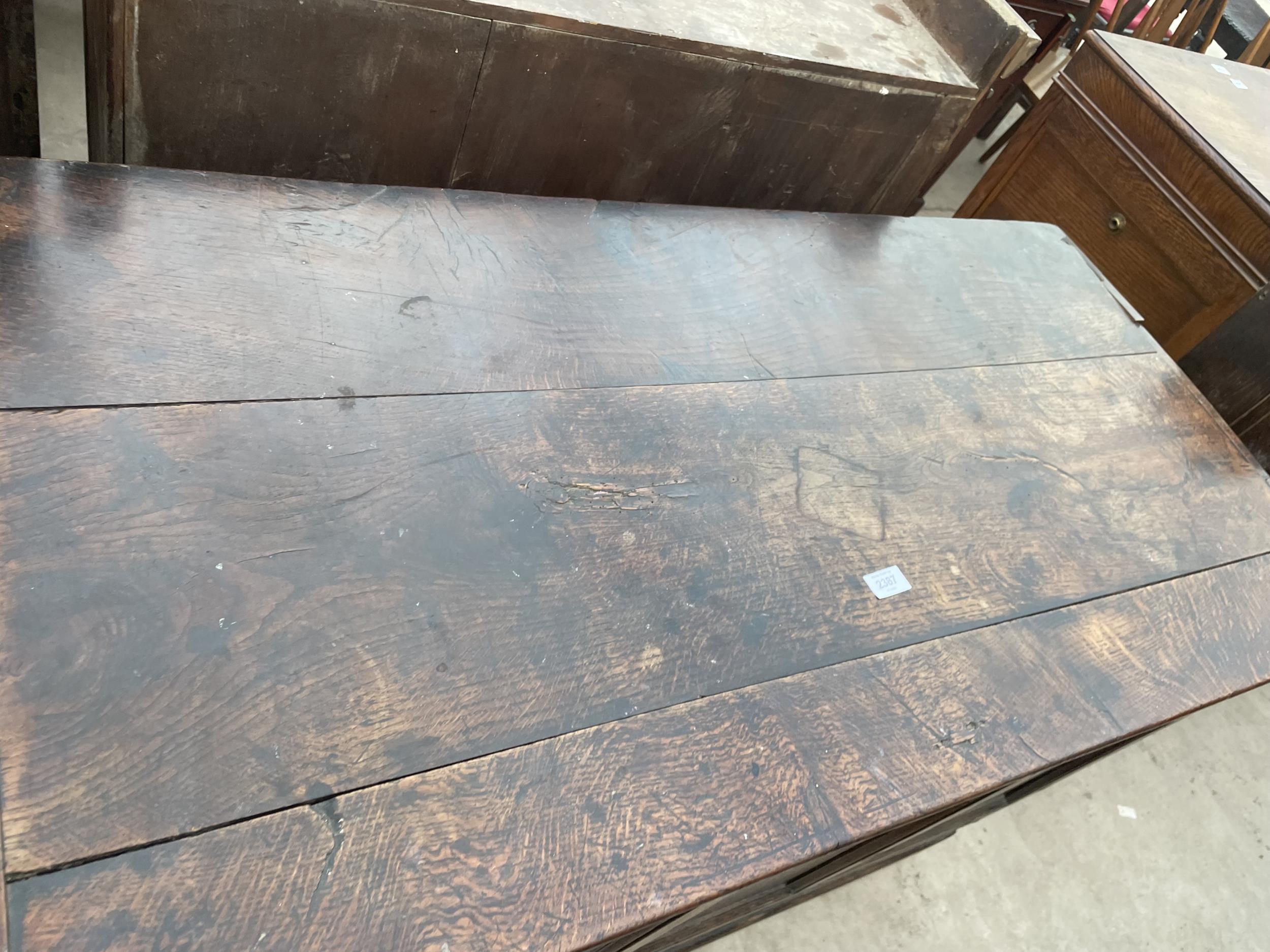 AN 18TH CENTURY OAK BLANKET CHEST WITH PANELLED FRONT, 47" WIDE - Image 2 of 6