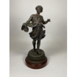 A SPELTER MODEL OF A ROMAN FIGURE ON WOODEN BASE, HEIGHT 27CM