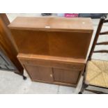 A MID 20TH CENTURY BUREAU 30 INCHES WIDE