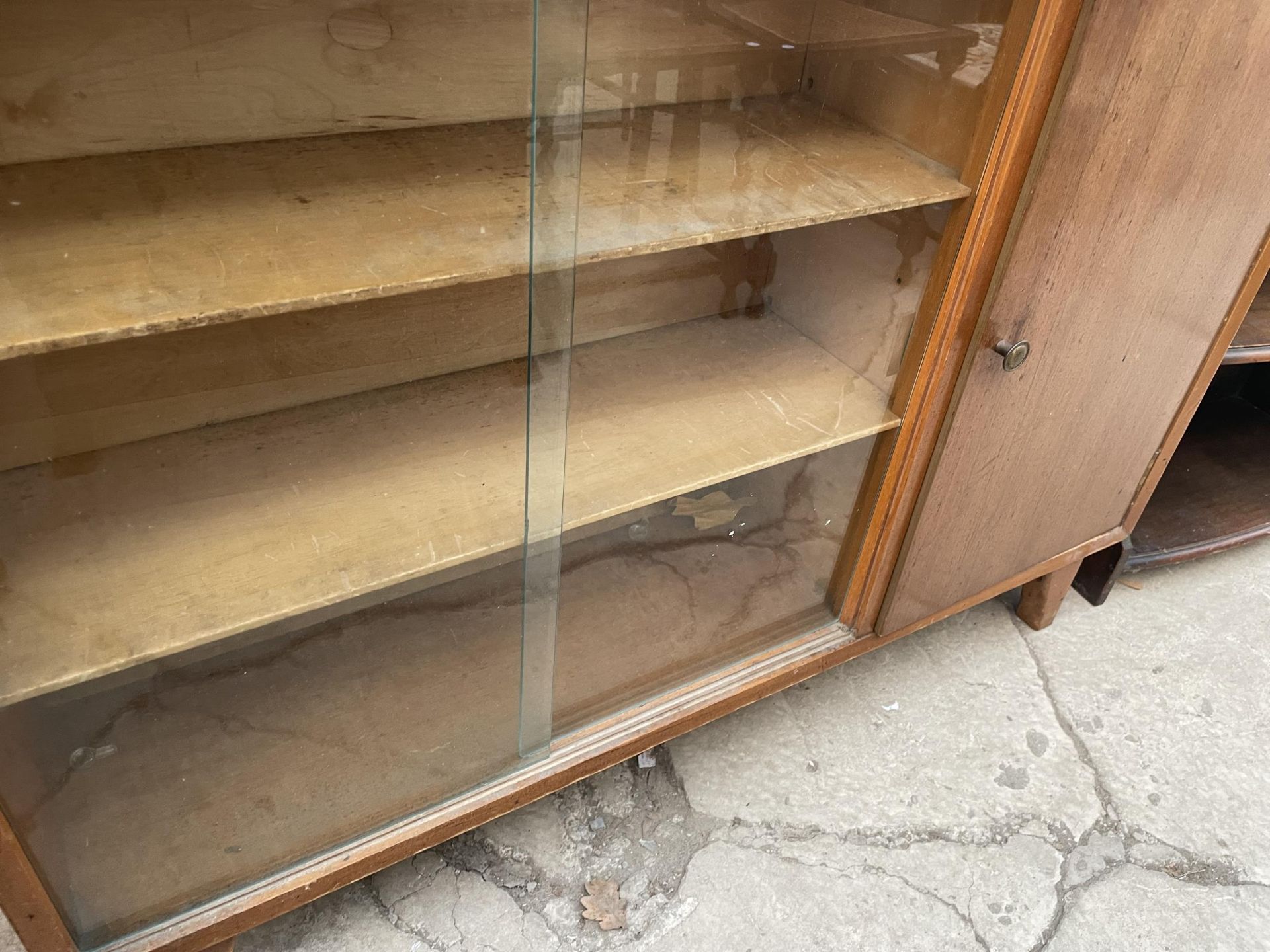 A MID 20TH CENTURY 'LEBUS' CABINET WITH TWO SLIDING GLASS DOORS, 42" WIDE - Image 3 of 3