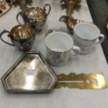 A QUANTITY OF SILVER PLATED ITEMS TO INCLUDE A CREAM JUG, SUGAR BOWL, SAUCE BOAT, ASHTRAY,