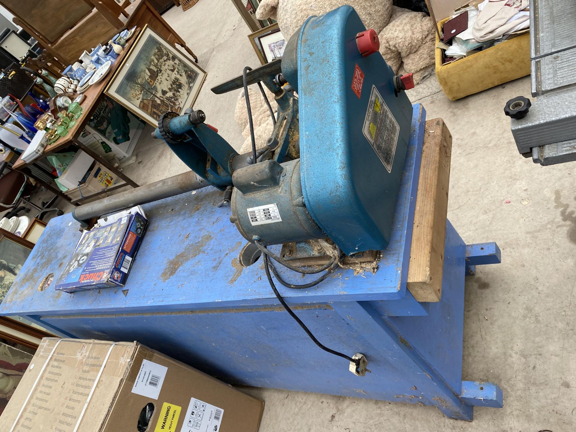 A NAEROK LTD. WOOD LATHE FIXED TO A WOODEN WORK BENCH ENCLOSING TWO LOWER CUPBOARDS AND FOUR - Image 2 of 8