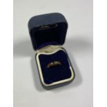 A VICTORIAN 1900 18CT YELLOW GOLD SAPPHIRE & DIAMOND RING, SIZE N