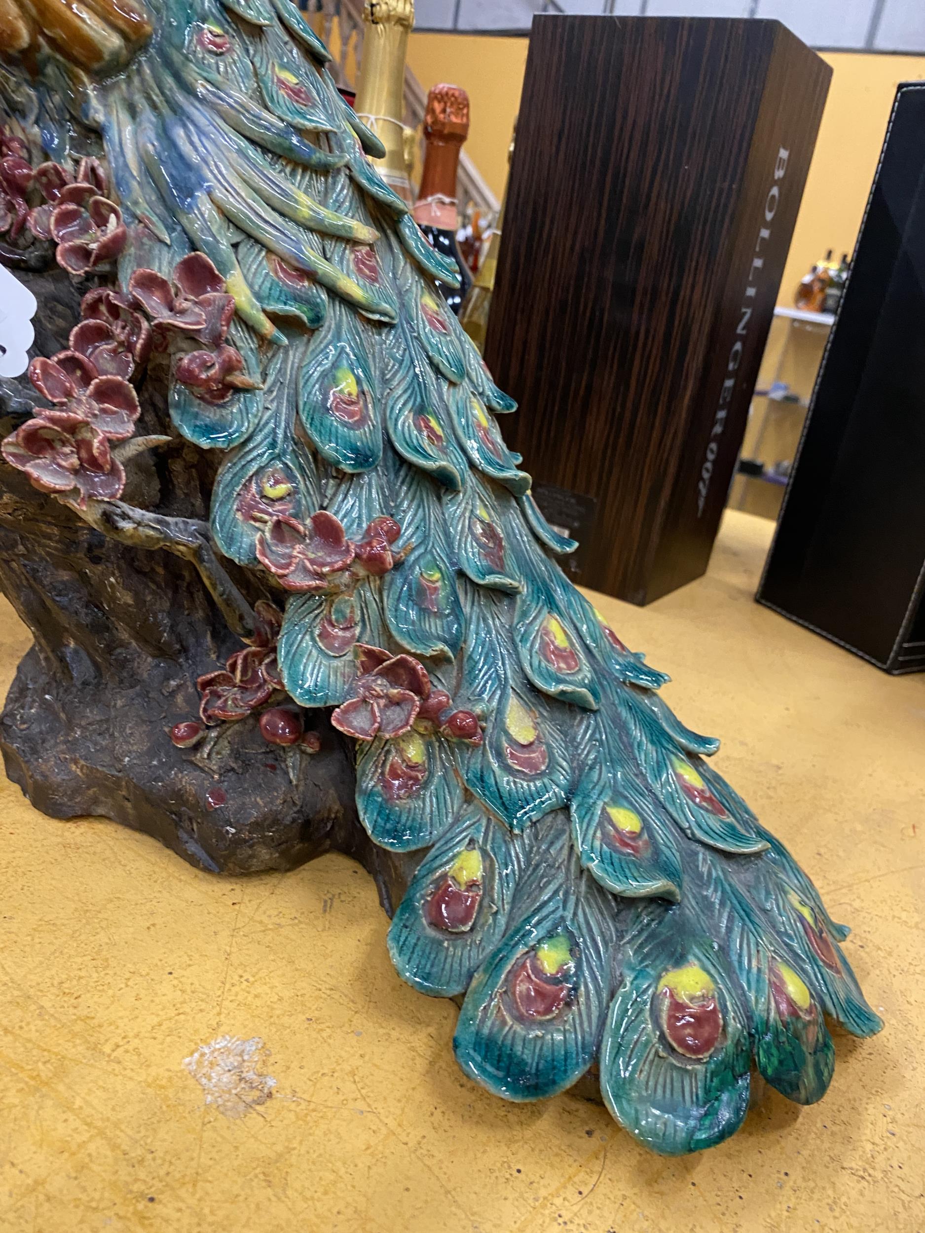 A LARGE MAJOLICA STYLE PEACOCK CERAMIC FIGURE, A/F HEIGHT APPROX 39CM, WIDTH 40CM - Image 3 of 6