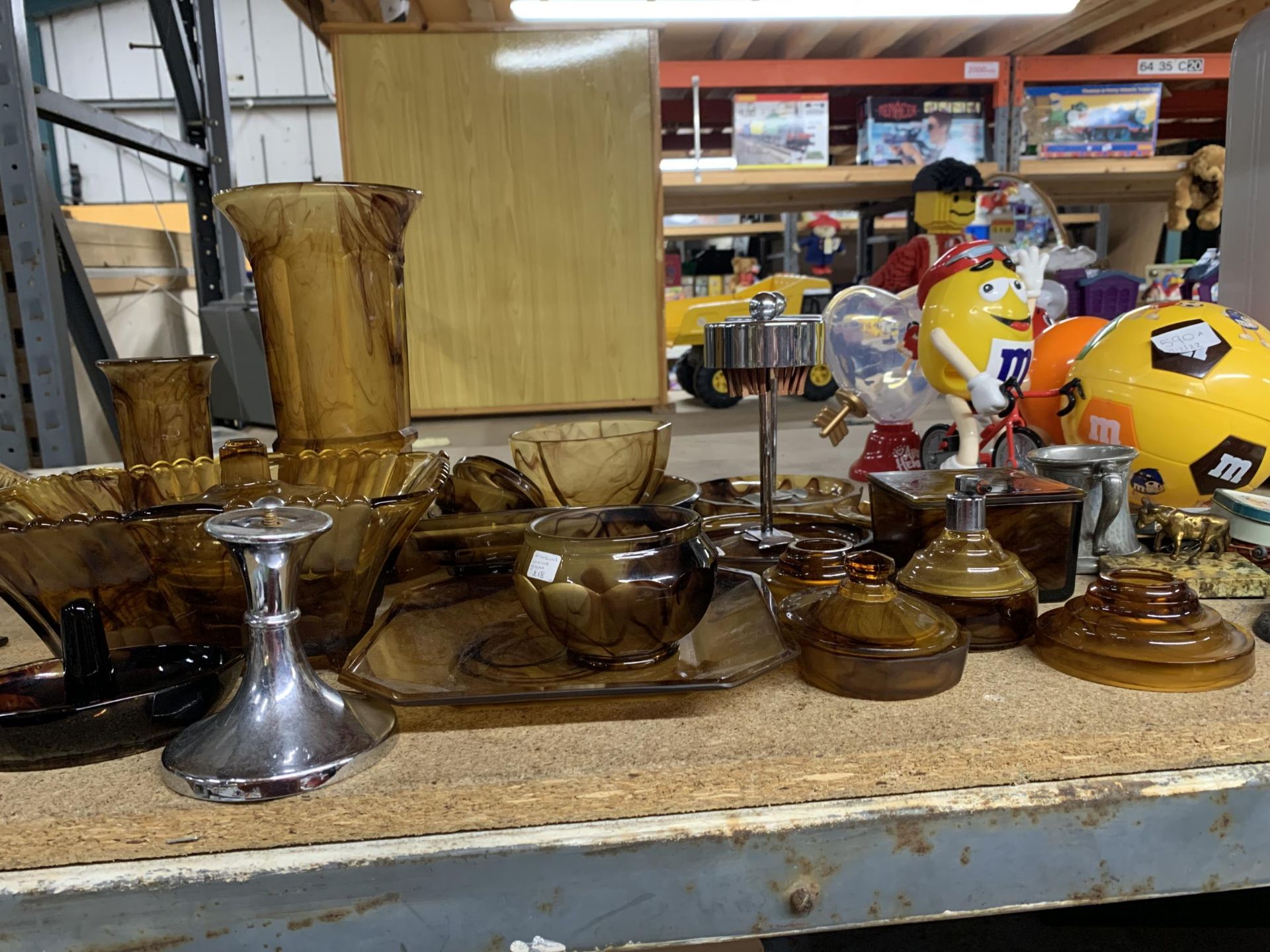 A LARGE QUANTITY OF AMBER CLOUD GLASS TO INCLUDE BOWLS, VASES, ETC - Image 3 of 3