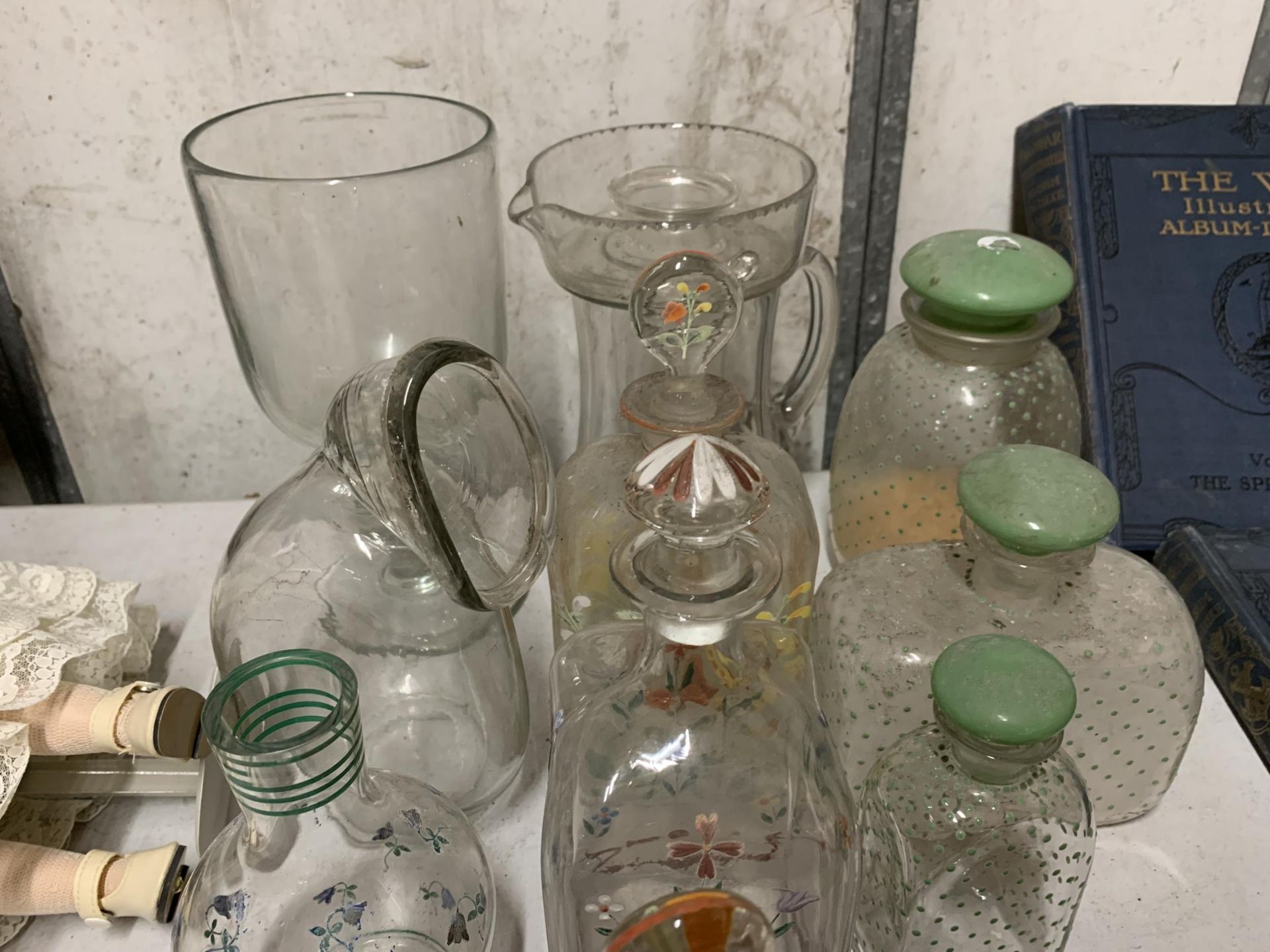 A QUANTITY OF VINTAGE GLASSWARE TO INCLUDE HANDPAINTED DECANTERS, JARS, JUGS, CANDLE HOLDER, ETC - Image 3 of 3