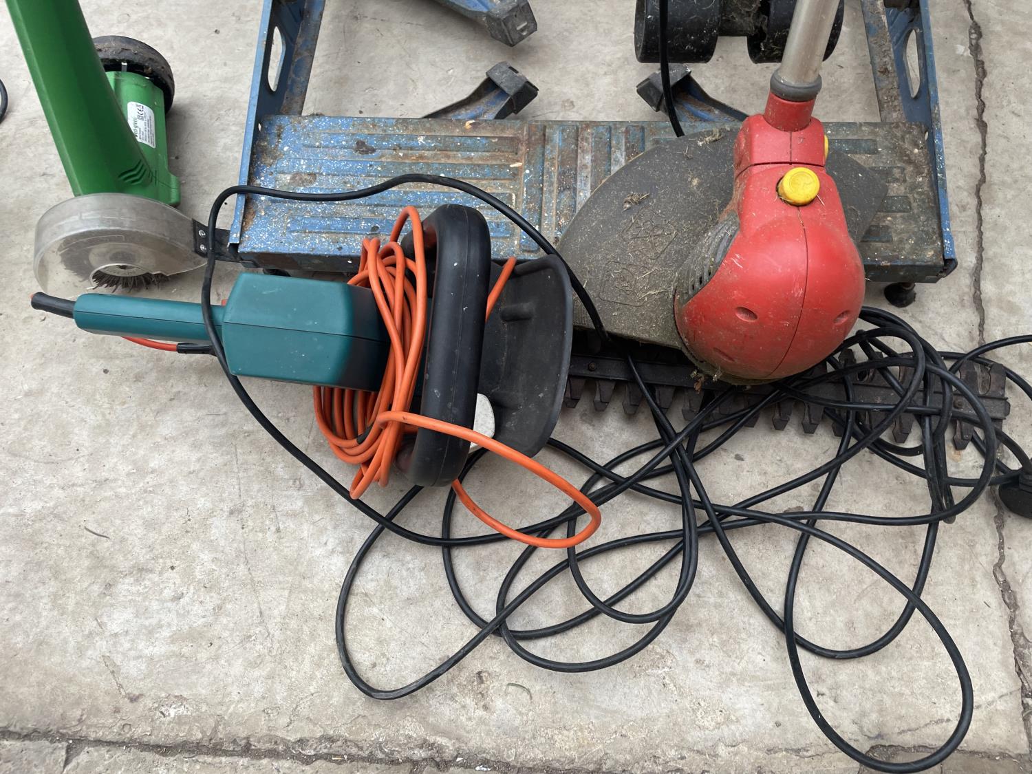 AN ASSORTMENT OF ITEMS TO INCLUDE TWO FOLDING WORK MATE BENCHES, AN ELECTRIC HEDGE TRIMMER AND A - Image 3 of 4