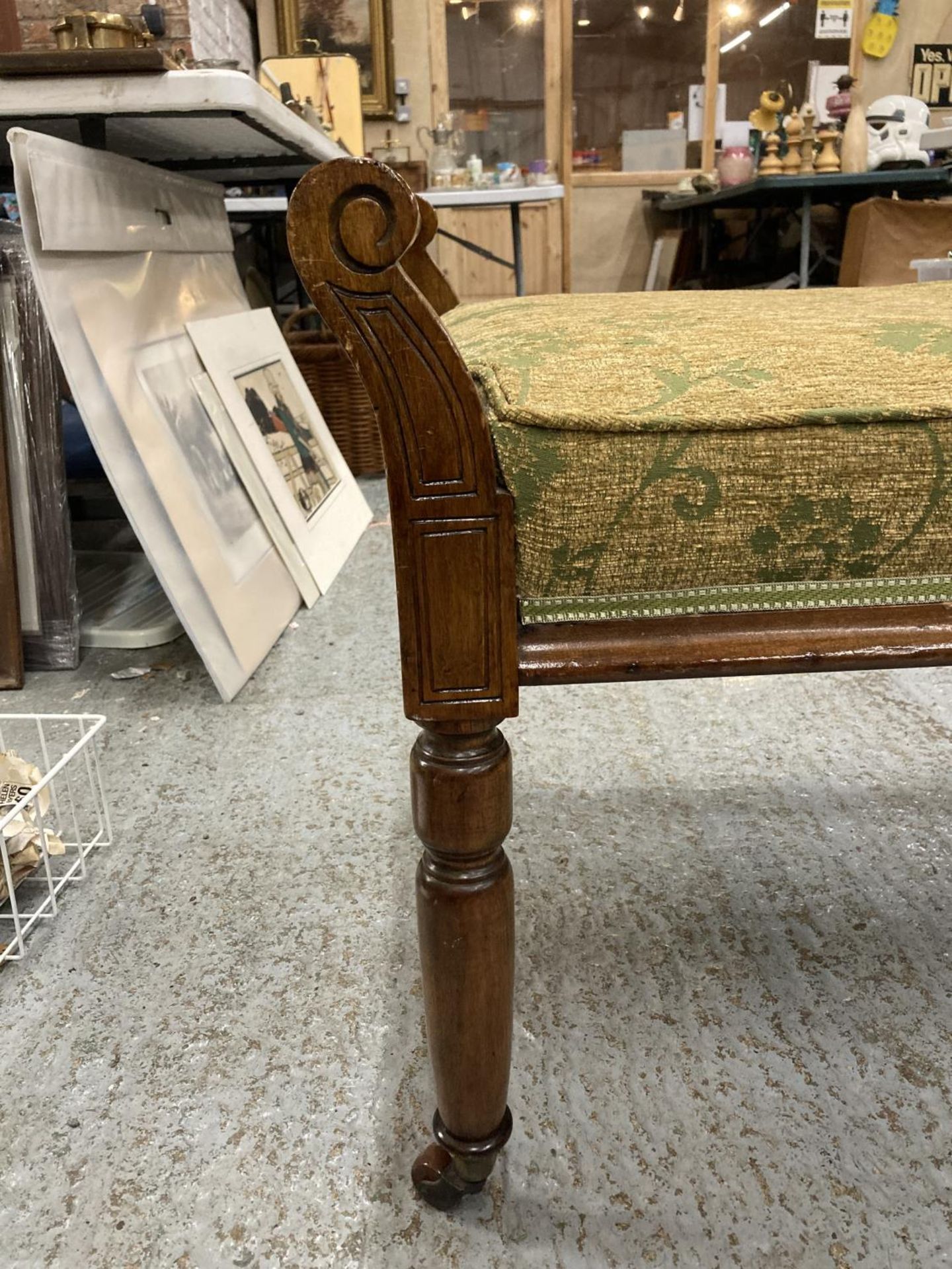 A LARGE DUET PIANO STOOL WITH TURNED OAK HANDLES AND CASTERS HEIGHT 46CM, WIDTH 84CM, DEPTH 52CM - Image 2 of 4