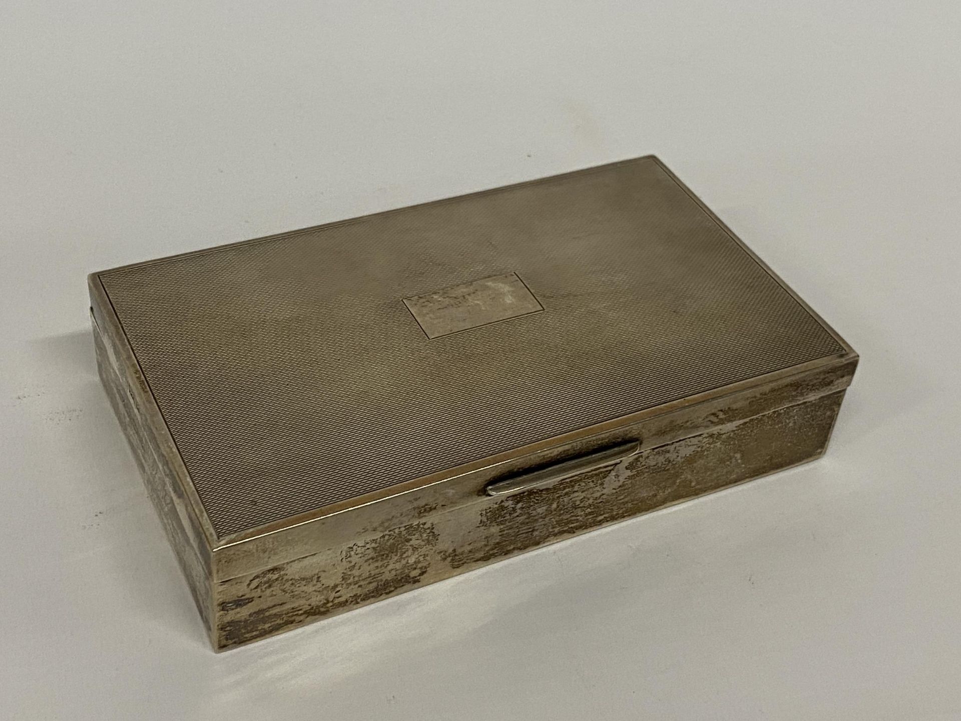 A BIRMINGHAM HALLMARKED SILVER CIGARETTE BOX, MAKER E & N S - Image 2 of 3