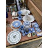 A LARGE ASSORTMENT OF CERAMIC ITEMS TO INCLUDE SEVERAL PIECES OF JASPERWARE ETC