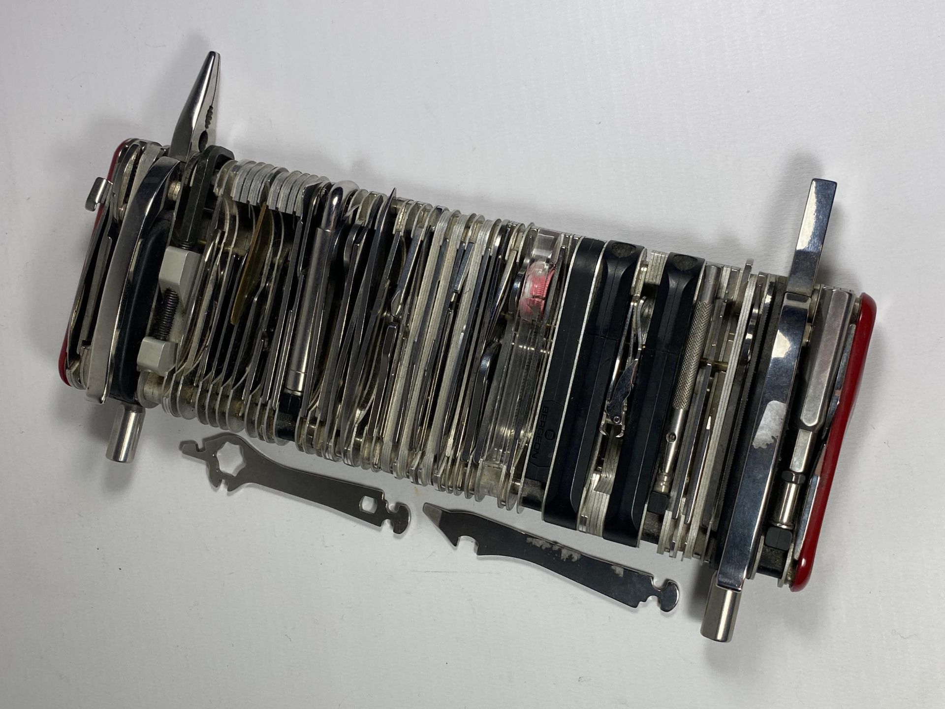 A WENGER 16999 'GIANT' SWISS MULTI KNIFE - Image 2 of 3