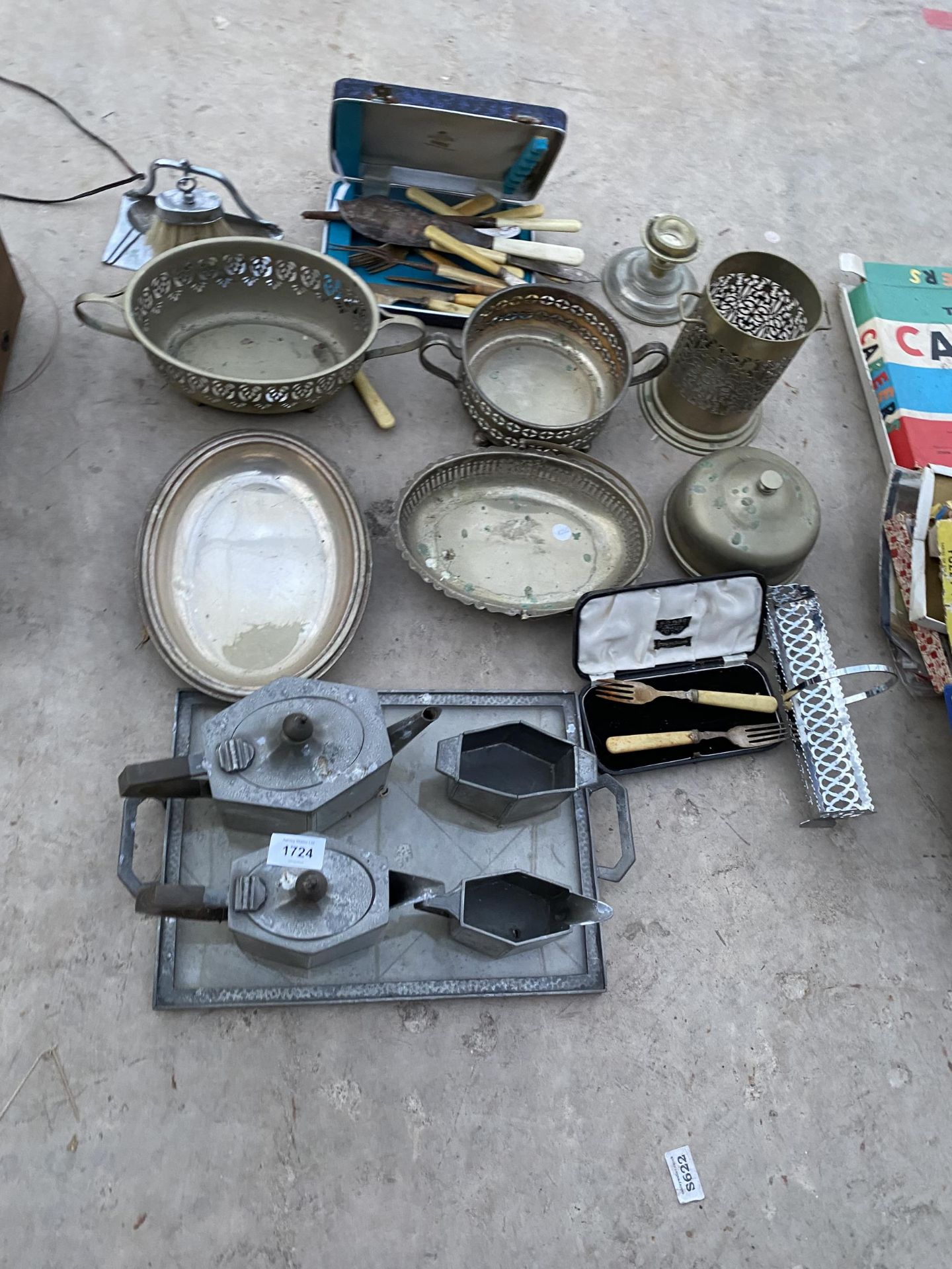 A LARGE ASSORTMENT OF ITEMS TO INCLUDE A PEWTER TEASET, DISHES AND FLATWARE ETC