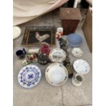 AN ASSORTMENT OF ITEMS TO INCLUDE HORSE BRASSES, CERAMICS AND A TRAY ETC