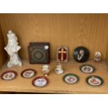 AN ASSORTMENT OF ITEMS TO IUNCLUDE A WOODEN INLAID BOX, A CRUCIFIX PLAQUE AND CERAMIC PIN DISHES ETC