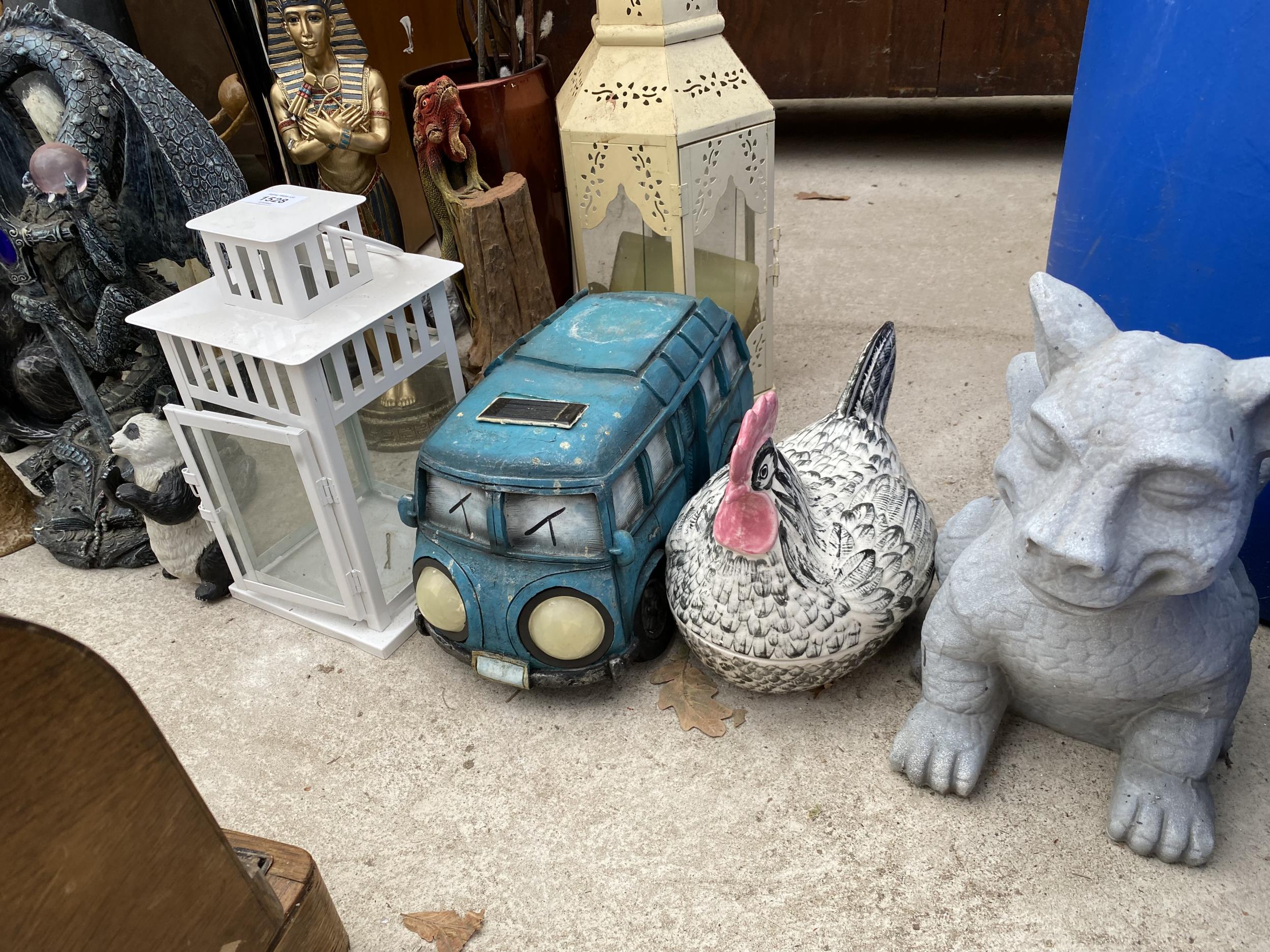 A LARGE ASSORTMENT OF ITEMS TO INCLUDE VASES, FIGURES AND A LAMP ETC - Image 2 of 4