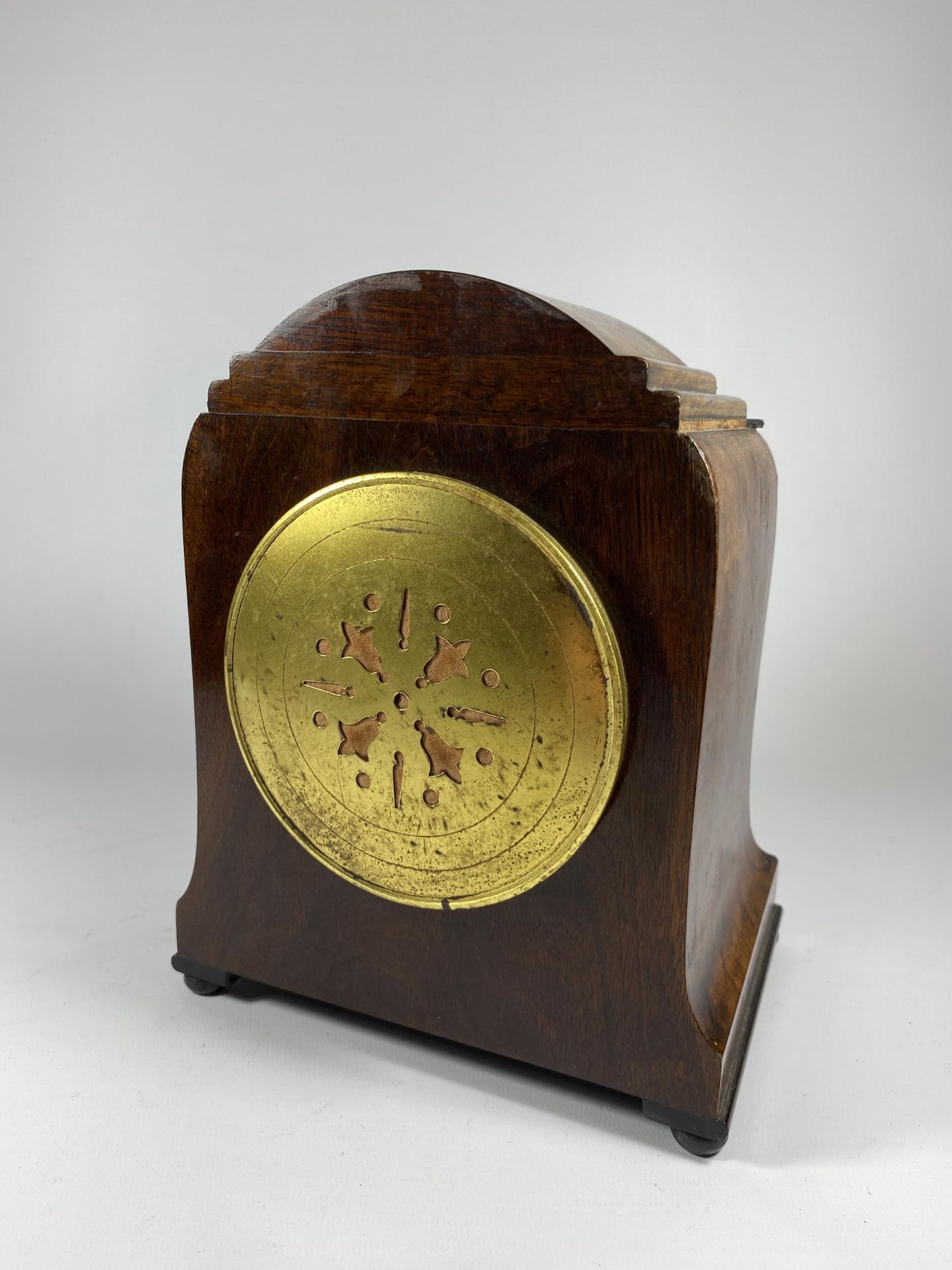 A 19TH CENTURY FRENCH WALNUT CASED CHIMING MANTLE CLOCK, HEIGHT 23CM - Image 3 of 5