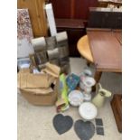 A LARGE ASSORTMENT OF ITEMS TO INCLUDE CERAMICS AND HALLOWEEN DECORATIONS ETC