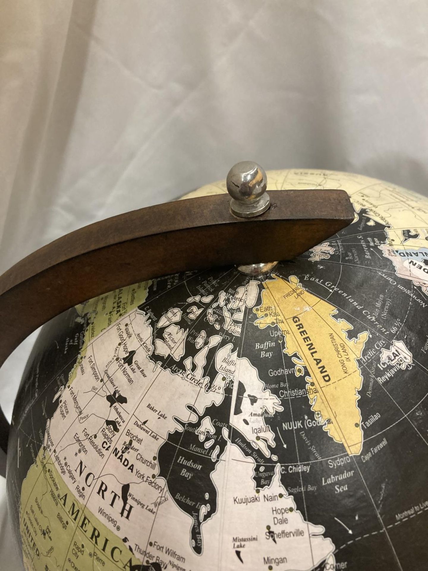A VINTAGE STYLE GLOBE ON A WOODEN BASE - Image 2 of 3