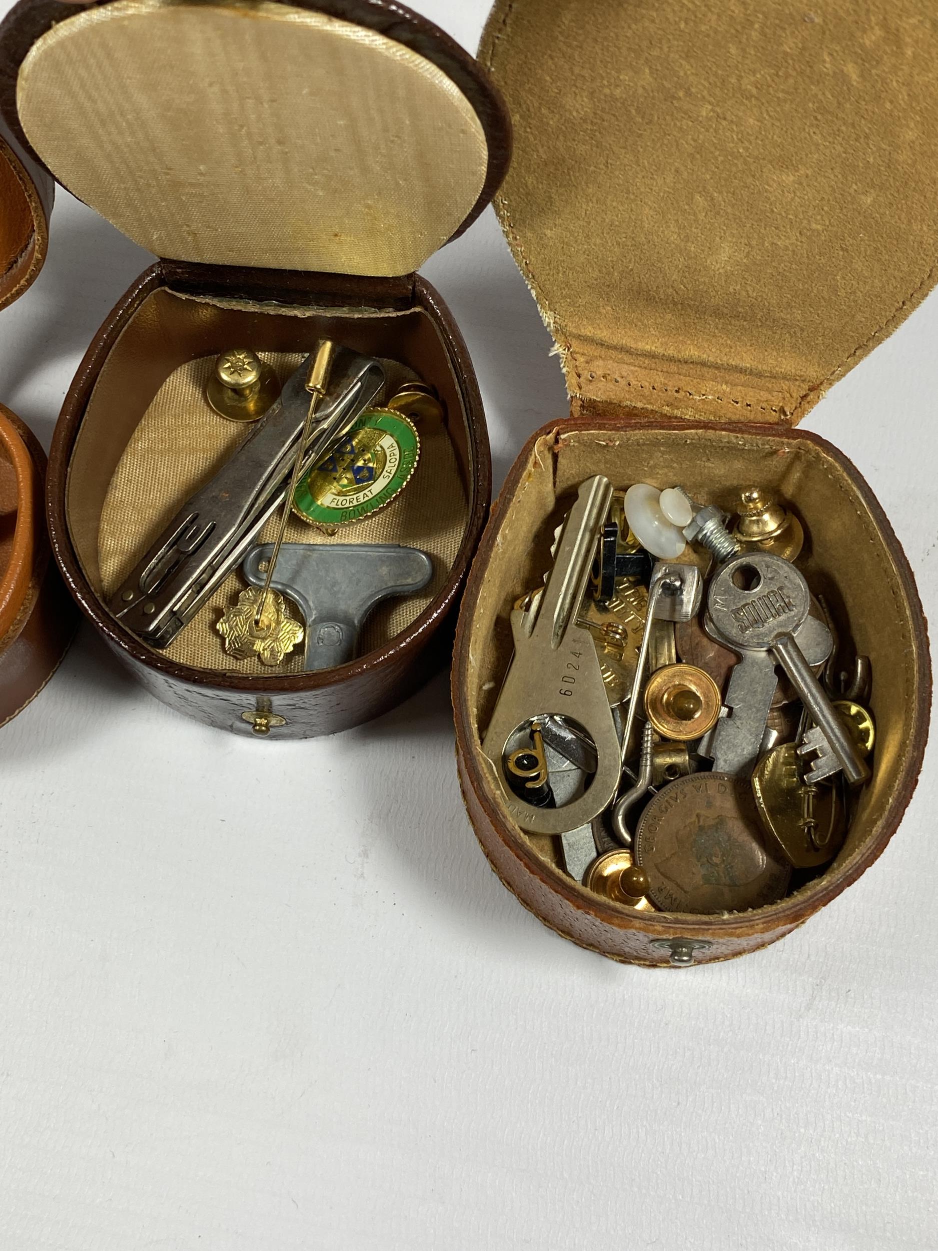 THREE SMALL BOXES OF ASSORTED CUFFLINKS AND FURTHER ITEMS - Image 2 of 2