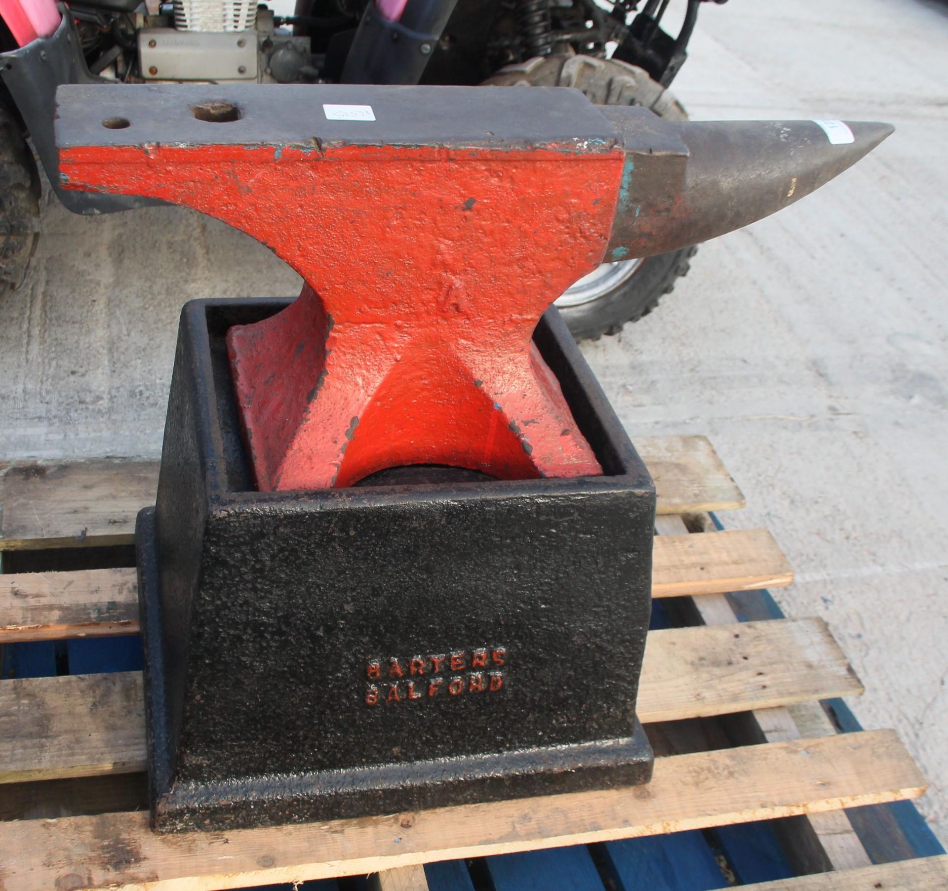 ANVIL AND STAND NO VAT - Image 2 of 5