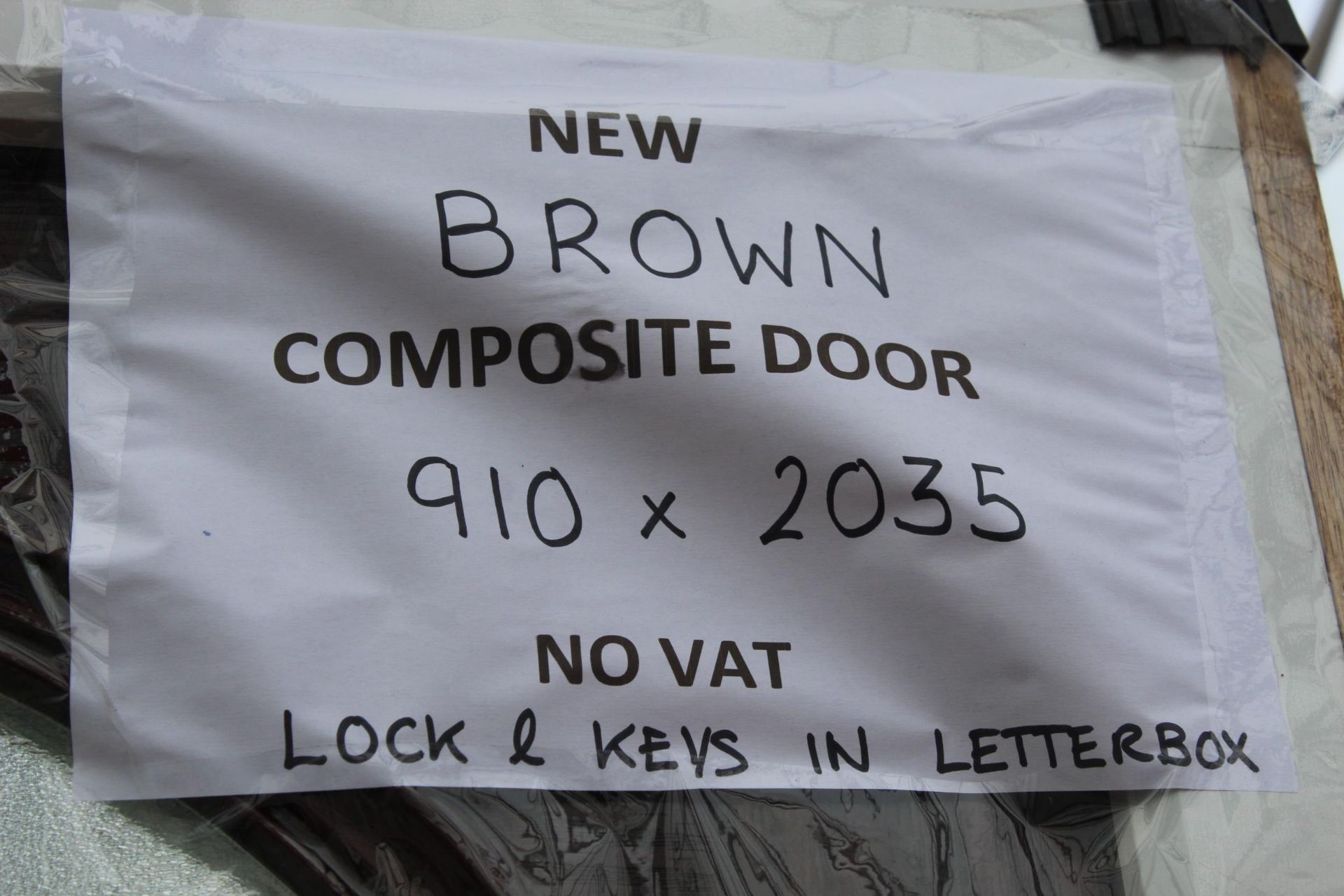 A NEW BROWN COMPOSITE DOOR AND FRAME 910MM X 2035MM LOCK AND KEYS IN LETTER BOX NO VAT - Bild 2 aus 3