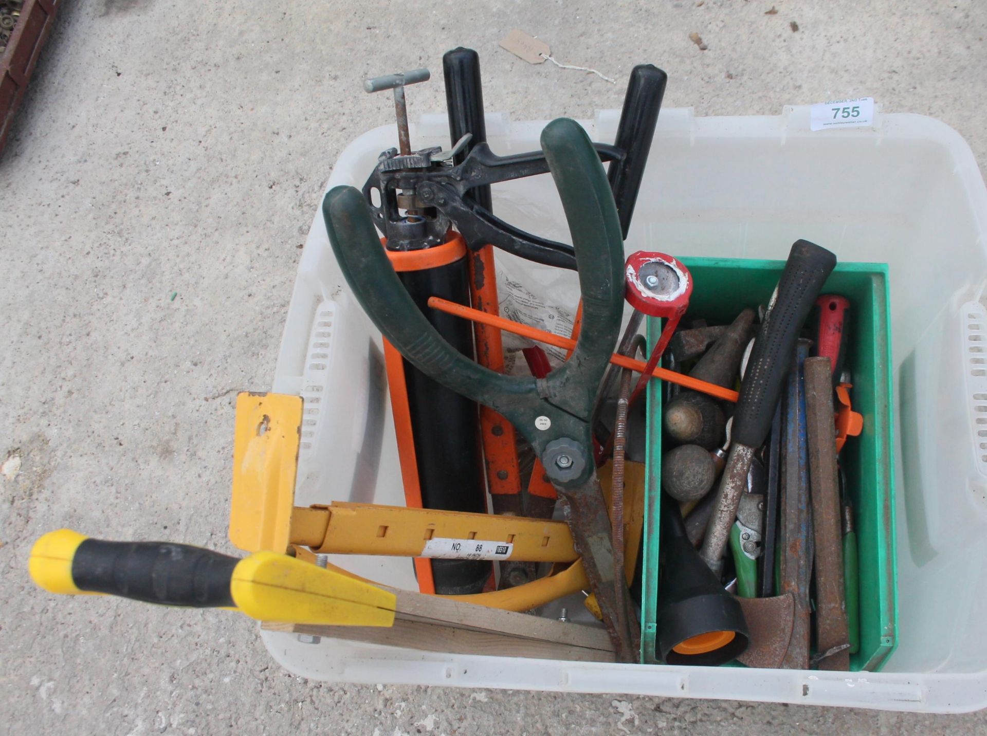 CONTAINER OF HAND TOOLS NO VAT