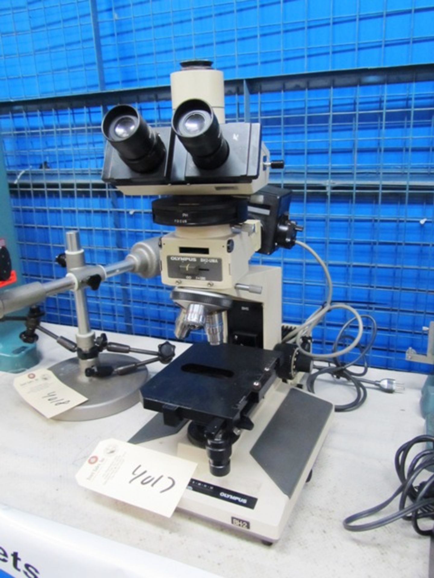 Olympus BH2-UMA 3-Turret Position Bench Type Electron Microscope