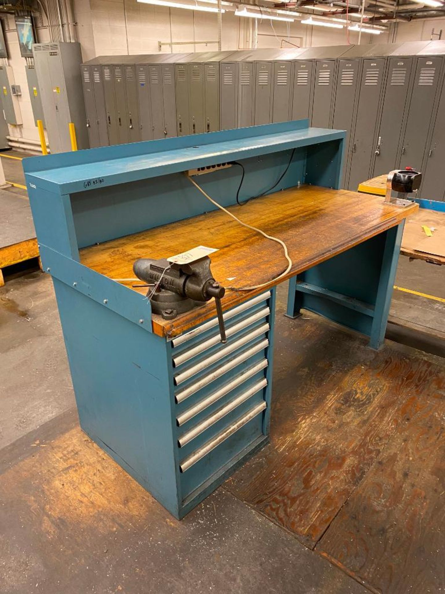 Lista Workbench with Contents & Vise