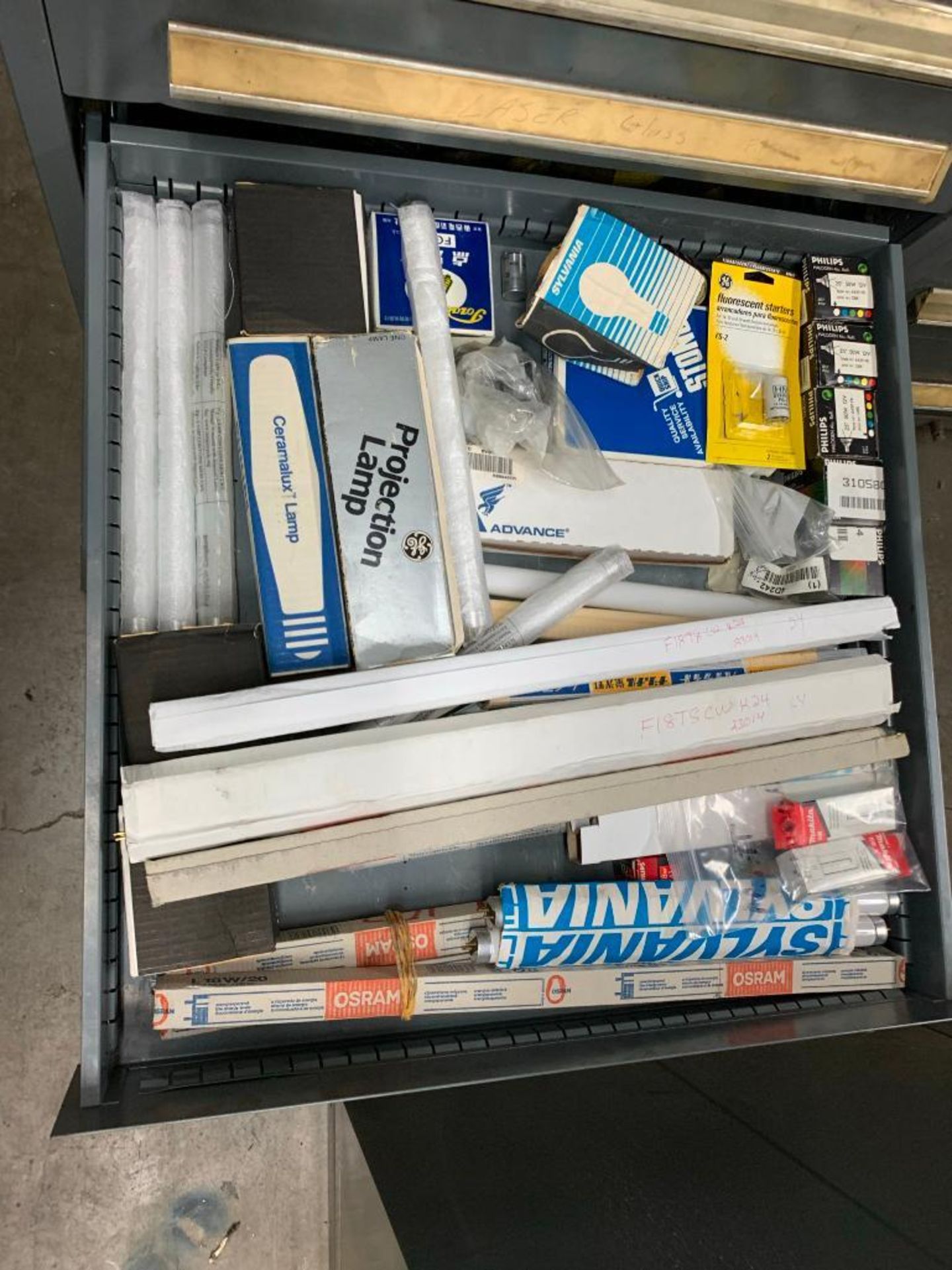 Vidmar 12 Drawer Cabinet with Contents - Image 8 of 8