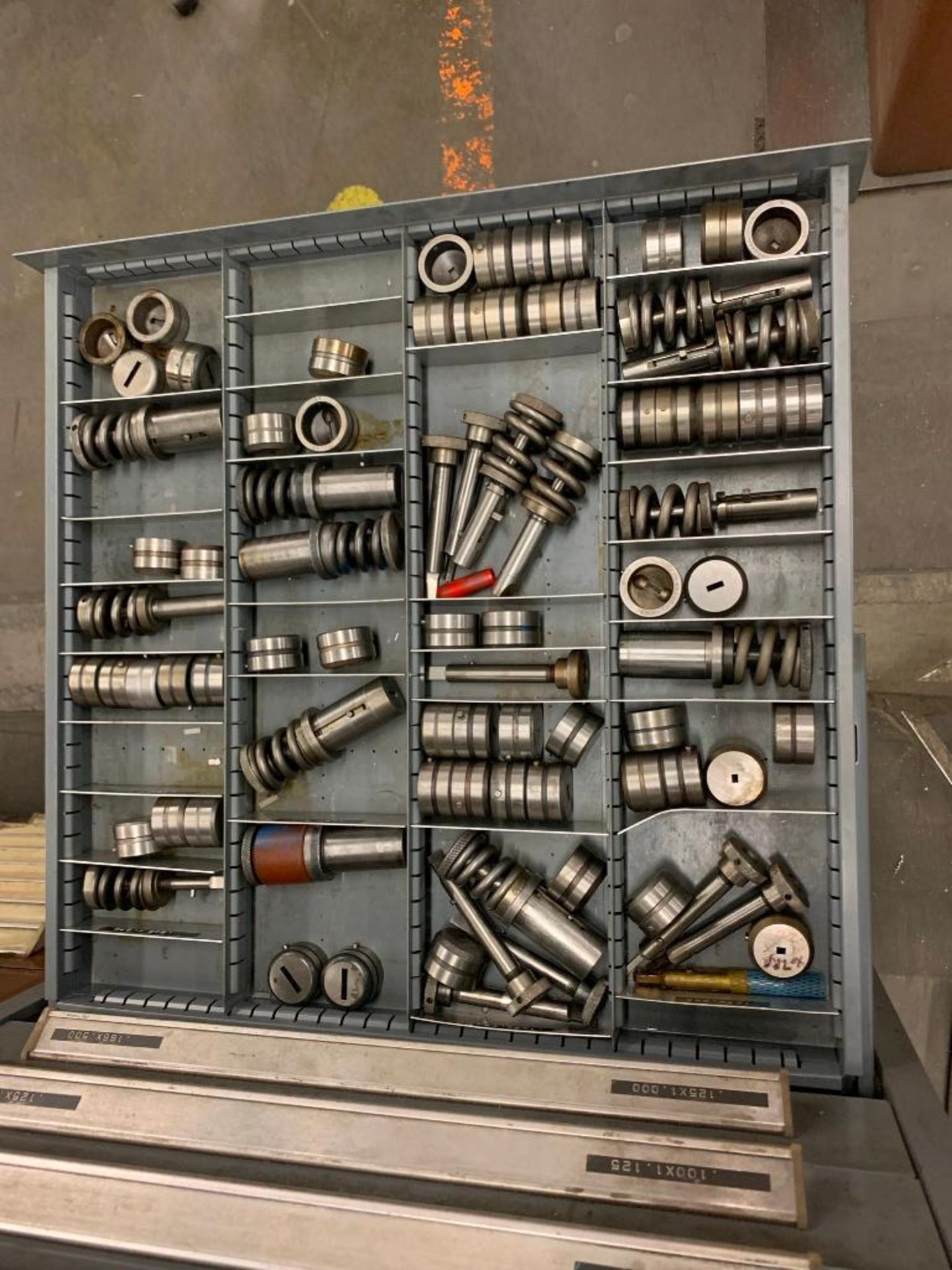 Vidmar 13 Drawer Cabinet with Punch Press Tooling - Bild 6 aus 14