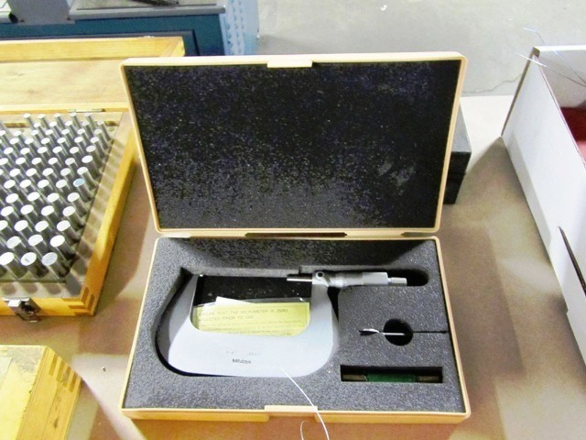 Mitutoyo 3'' - 4'' Micrometer