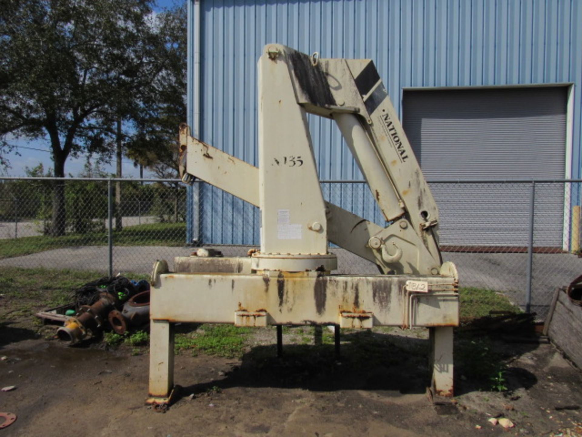 National N135 Articulating Crane