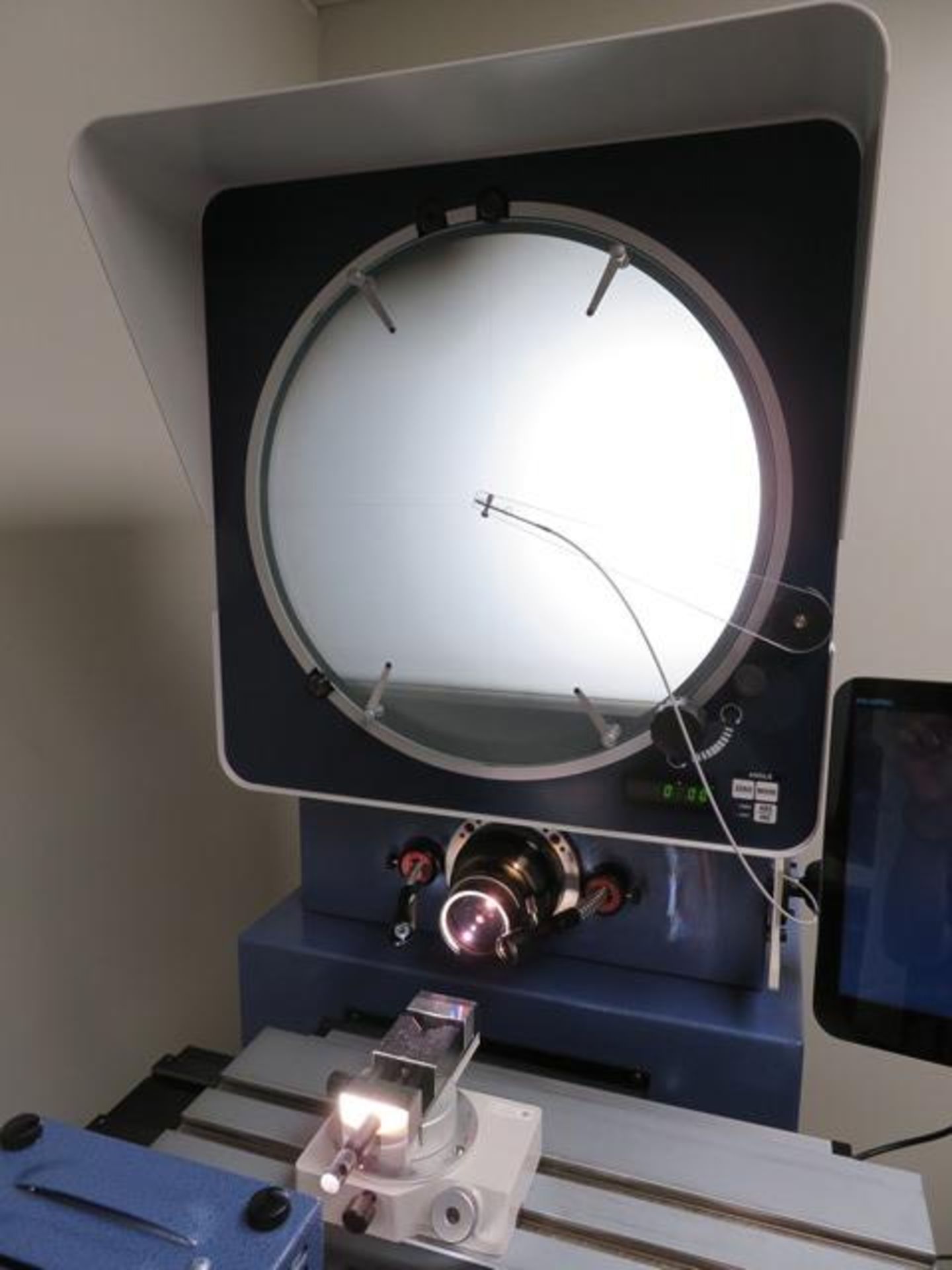 Mitutoyo PH-3500 14'' Profile Projector - Bild 2 aus 4