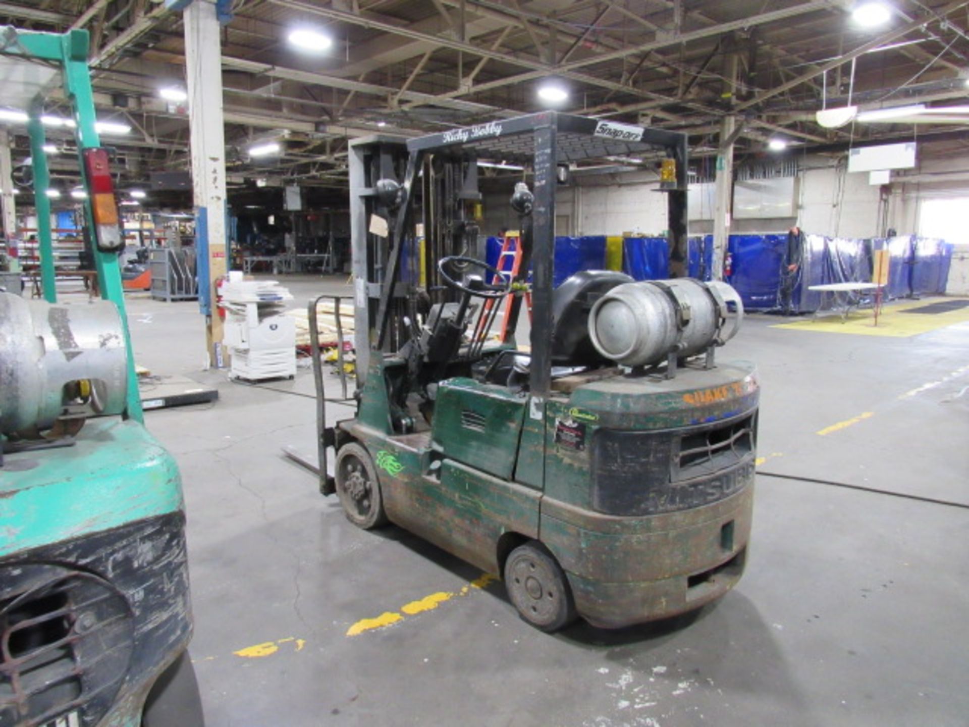 Mitsubishi FGC25 5,000lb Capacity Propane Forklift - Image 3 of 7